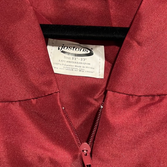 Maroon Graduation robe - Picture 3 of 3